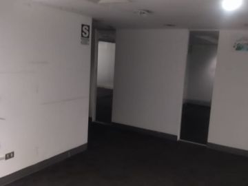 Alquiler de amplia Oficina de 293mt2 en 3 piso de edificio mixto