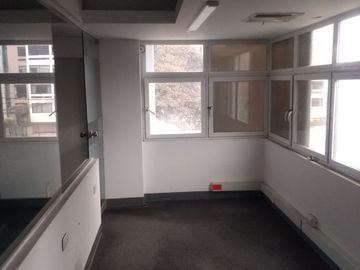 Alquiler de amplia Oficina de 293mt2 en 3 piso de edificio mixto