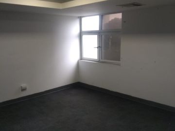 Alquiler de amplia Oficina de 293mt2 en 3 piso de edificio mixto