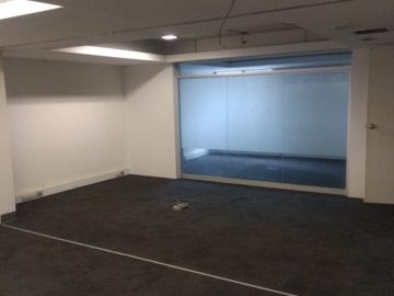 Alquiler de amplia Oficina de 293mt2 en 3 piso de edificio mixto