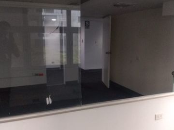 Alquiler de amplia Oficina de 293mt2 en 3 piso de edificio mixto