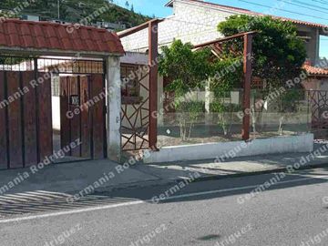 EN VENT casa 2D  en  terreno de 900m2 IBARRA Imbaya 82.000$