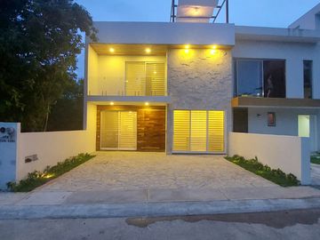 NUEVO PRECIO Excepcional casa en Regatta Puerto Morelos