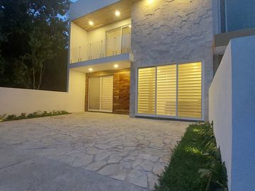 NUEVO PRECIO Excepcional casa en Regatta Puerto Morelos