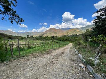 Terreno en venta en Vilcabamba a 7 cuadras del parque central