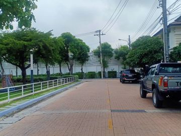 ขาย บ้านเดี่ยว  2 ชั้น หลังมุม หมู่บ้าน เซนโทร สุขุมวิท 113 ใกล้สถานีรถไฟฟ้า BTS สถานีแบริ่ง และสำโรง ทางด่วนวงแหวนกาญจนาภิเษก ทางด่วนบางนาตราด รายล้อ