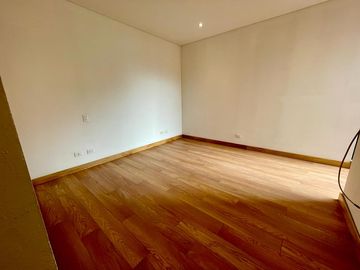 VENTA APARTAMENTO DISEÑO ALVARO GIRALDO CON BUENA ILUMINACIÓN