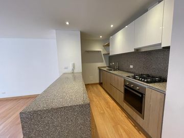 VENTA APARTAMENTO DISEÑO ALVARO GIRALDO CON BUENA ILUMINACIÓN