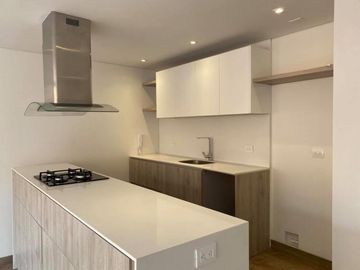 VENTA APARTAMENTO DISEÑO ALVARO GIRALDO CON BUENA ILUMINACIÓN
