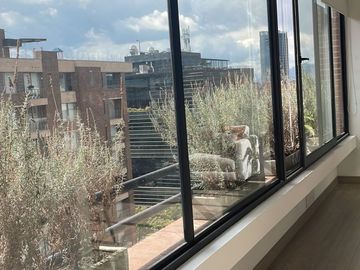 VENTA APARTAMENTO DISEÑO ALVARO GIRALDO CON BUENA ILUMINACIÓN
