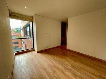 VENTA APARTAMENTO DISEÑO ALVARO GIRALDO CON BUENA ILUMINACIÓN