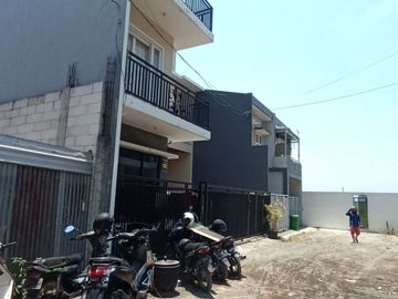Rumah Kost 8 Kamar Luas 72 di Kampus UMM Tegalgondo Malang