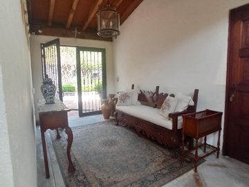 CASA UNA PLANTA , ESTILO COLONIAL  MEXICANO