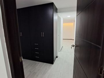 VENDO CASA EN CAYAMBE, A ESTRENAR, AMPLIA, MODERNA, ACOGEDORA