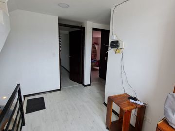 VENDO CASA EN CAYAMBE, A ESTRENAR, AMPLIA, MODERNA, ACOGEDORA
