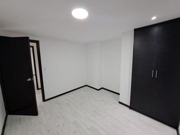 VENDO CASA EN CAYAMBE, A ESTRENAR, AMPLIA, MODERNA, ACOGEDORA