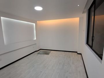 VENDO CASA EN CAYAMBE, A ESTRENAR, AMPLIA, MODERNA, ACOGEDORA