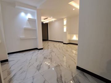 VENDO CASA EN CAYAMBE, A ESTRENAR, AMPLIA, MODERNA, ACOGEDORA