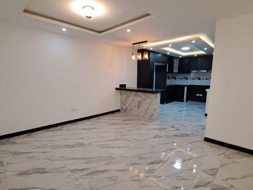 VENDO CASA EN CAYAMBE, A ESTRENAR, AMPLIA, MODERNA, ACOGEDORA