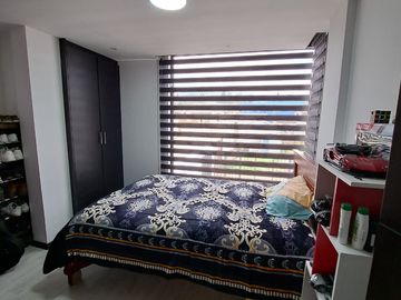 VENDO CASA EN CAYAMBE, A ESTRENAR, AMPLIA, MODERNA, ACOGEDORA