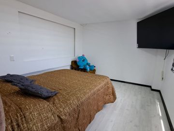 VENDO CASA EN CAYAMBE, A ESTRENAR, AMPLIA, MODERNA, ACOGEDORA