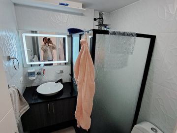 VENDO CASA EN CAYAMBE, A ESTRENAR, AMPLIA, MODERNA, ACOGEDORA