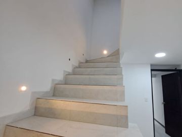 VENDO CASA EN CAYAMBE, A ESTRENAR, AMPLIA, MODERNA, ACOGEDORA