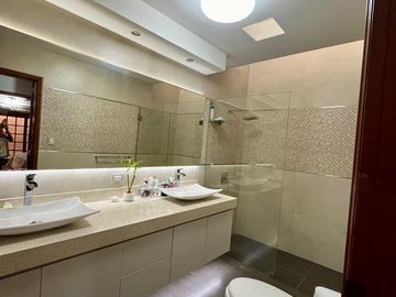 CASA INDEPENDIENTE DE 300 M2 - ESCRITORIO - ZONA CERRADA CON VIGILANCIA