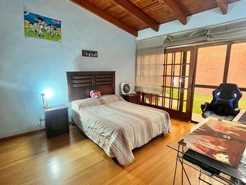 CASA INDEPENDIENTE DE 300 M2 - ESCRITORIO - ZONA CERRADA CON VIGILANCIA