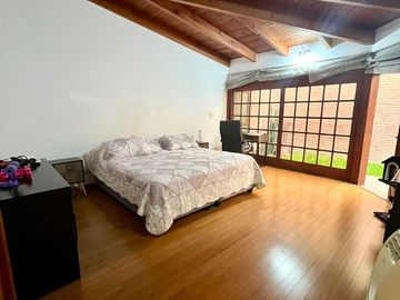 CASA INDEPENDIENTE DE 300 M2 - ESCRITORIO - ZONA CERRADA CON VIGILANCIA