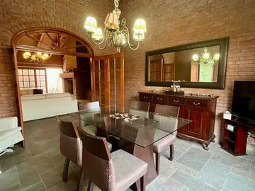 CASA INDEPENDIENTE DE 300 M2 - ESCRITORIO - ZONA CERRADA CON VIGILANCIA