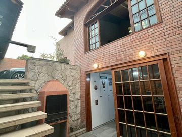 CASA INDEPENDIENTE DE 300 M2 - ESCRITORIO - ZONA CERRADA CON VIGILANCIA