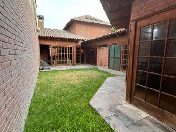 CASA INDEPENDIENTE DE 300 M2 - ESCRITORIO - ZONA CERRADA CON VIGILANCIA