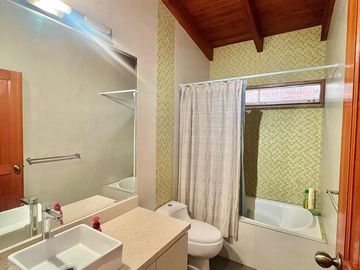 CASA INDEPENDIENTE DE 300 M2 - ESCRITORIO - ZONA CERRADA CON VIGILANCIA