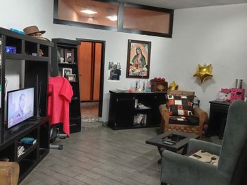 CASA EN VENTA !!CON EXCELENTE UBICACION!!