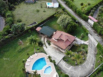 VENDO CASA CAMPESTRE LAGO CALIMA