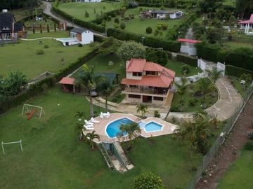 VENDO CASA CAMPESTRE LAGO CALIMA