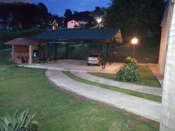 VENDO CASA CAMPESTRE LAGO CALIMA