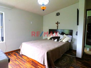 Bellisima Casa En Venta Con Vista Panorámica Sobre El Campo De Golf Del Country Club La Planicie. NEGOCIABLE.