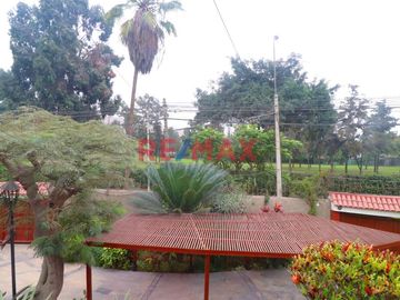 Bellisima Casa En Venta Con Vista Panorámica Sobre El Campo De Golf Del Country Club La Planicie. NEGOCIABLE.