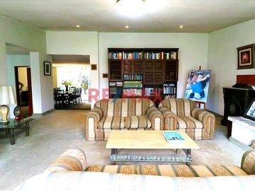 Bellisima Casa En Venta Con Vista Panorámica Sobre El Campo De Golf Del Country Club La Planicie. NEGOCIABLE.