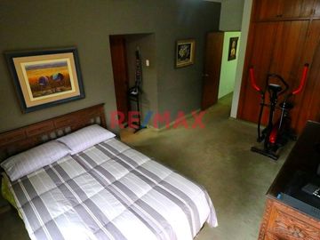 Bellisima Casa En Venta Con Vista Panorámica Sobre El Campo De Golf Del Country Club La Planicie. NEGOCIABLE.