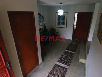 Bellisima Casa En Venta Con Vista Panorámica Sobre El Campo De Golf Del Country Club La Planicie. NEGOCIABLE.