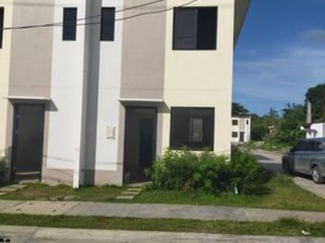 NEAR RFO 2-STOREY TOWNHOUSE FOR ONLY 5K TO RESERVE A UNIT AT WESTDALE VILLAS-TANZA – MINIMUM WAGE EARNER CAN AVAIL