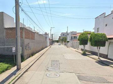 Aprovecha, hermosa casa en remate en la Col. Arboledas Ibarrilla, León, Guanajuato!