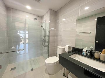 The Veranda Penthouse unit 2 Bedroom 2 BR Condominium For Sale in Arca South, Taguig Nr. BGC 📣GOOD BUY!🔔
