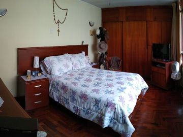SURCO VENTA CASA * AT: 304.00 M2 *AC: 378.00 M2 - 2 PISOS + AIRES  7 DORM 8 BAÑOS 2 COCHERAS