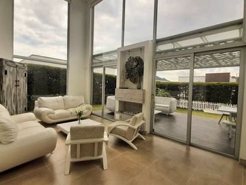 VENTA DE CASA DE 254m2 EN CONJUNTO CERRADO EN LA FLORIDA, MANIZALES CALDAS