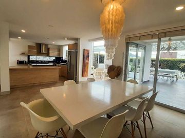 VENTA DE CASA DE 254m2 EN CONJUNTO CERRADO EN LA FLORIDA, MANIZALES CALDAS