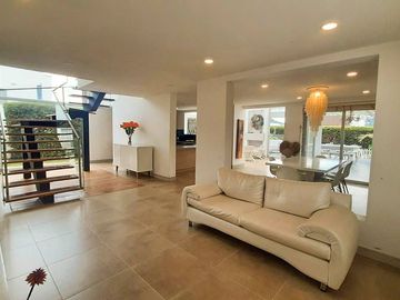 VENTA DE CASA DE 254m2 EN CONJUNTO CERRADO EN LA FLORIDA, MANIZALES CALDAS